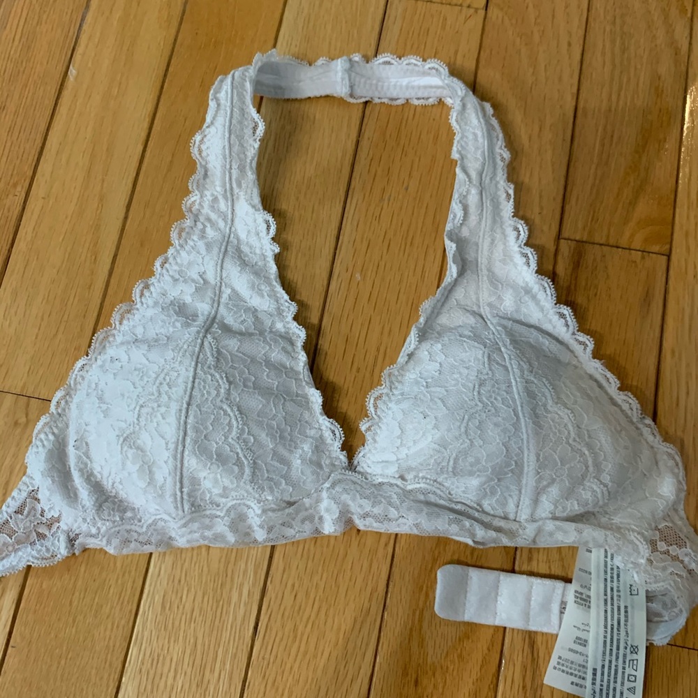 White lace bralette with pads